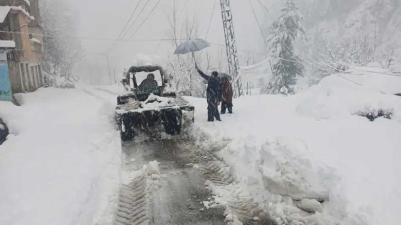 পাকিস্তানের চিত্রলে তুষারধসে একই পরিবারের ৯ জনের মৃত্যু